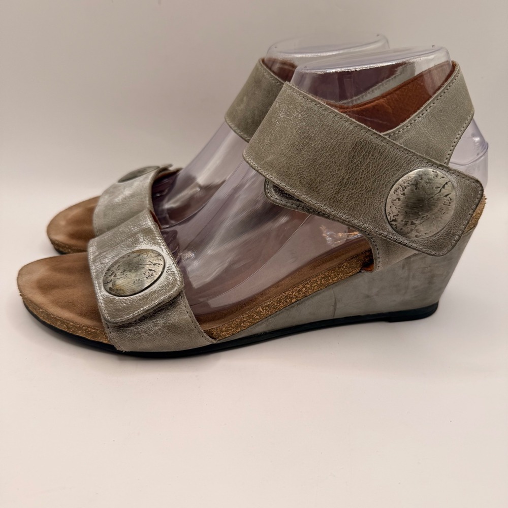 Taos Carousel 2 Pewter Metallic Leather Wedge‎ Sandals Size 9-9.5 EU 40 Portugal